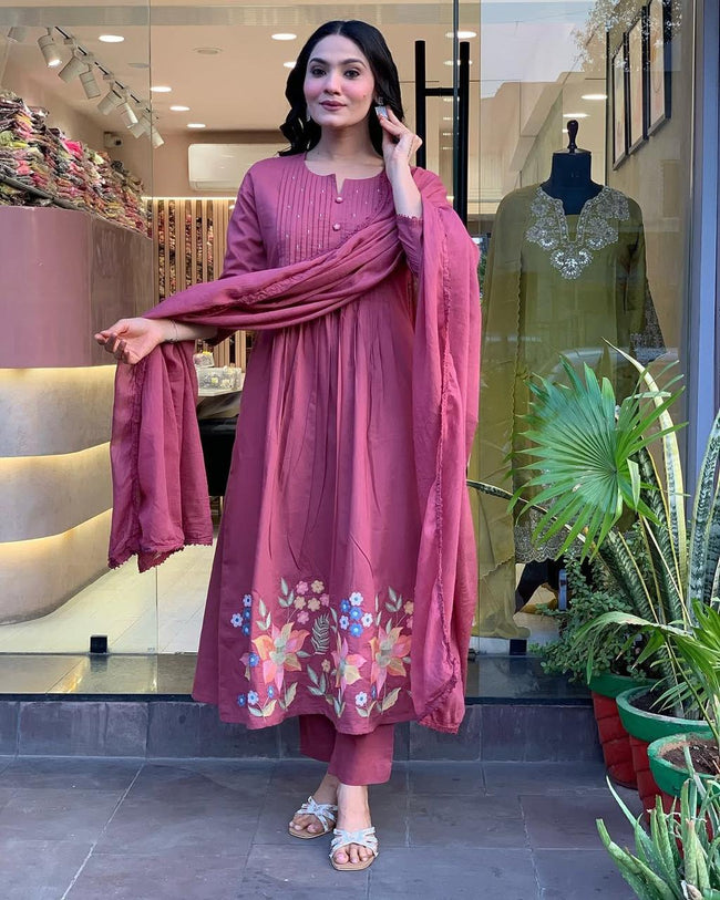 Mauve Pink Embroidered Kurta Set Hover Image