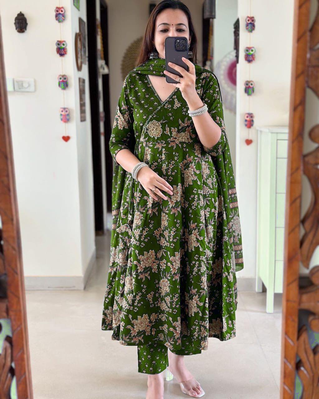 Effortlessly Elegant in Emerald Green