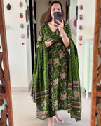 Effortlessly Elegant in Emerald Green